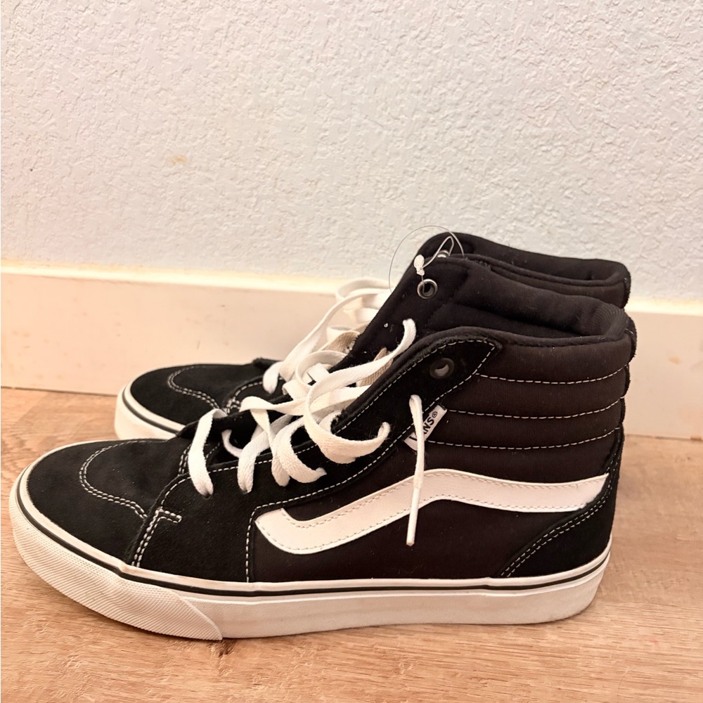 Vans Black & White Sk8-Hi Classic High-Top Sneakers